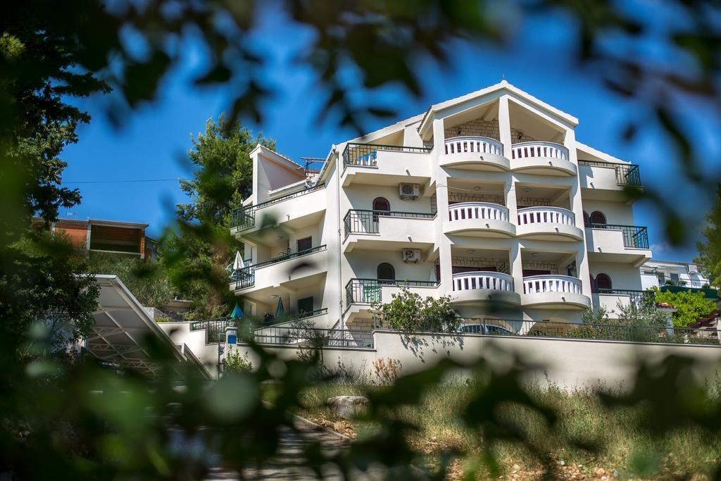 Villa Fani - Apartments In Трогір Екстер'єр фото